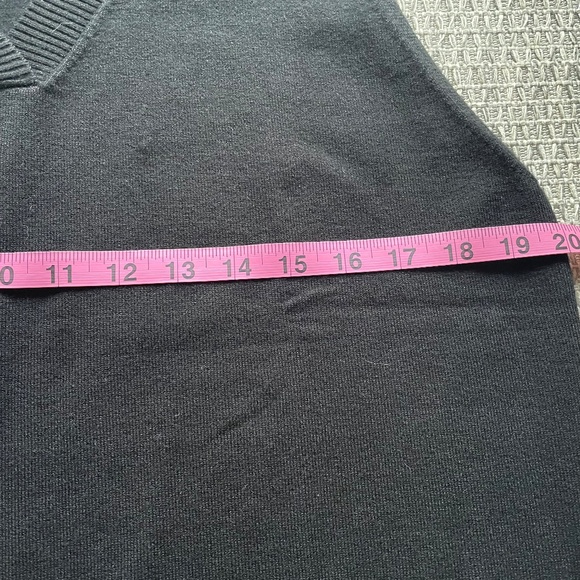 NWT 🦋 Sleeveless Pullover Sweater Vest | Large - Picture 7 of 13